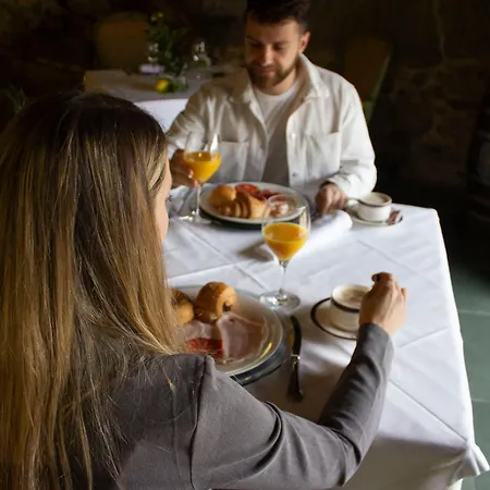 Abadia Caldaria Отель *